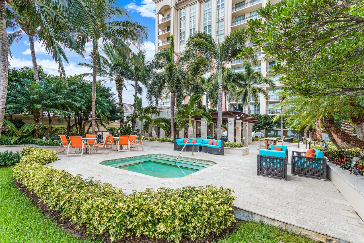 Cityplace South Tower Hot Tub, Justin and Alyse Keller Realtors